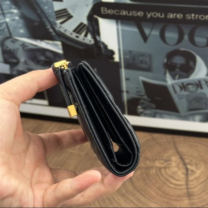 2025228Y 220P182144908